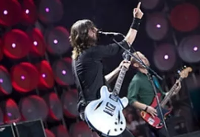 Foo Fighters anuncia álbum de versões; Hüsker Dü, Ramones e Paul McCartney são alguns dos homenageados