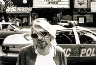 Música inédita de Kurt Cobain e Courtney Love surge na trilha sonora de "Hit So Hard"