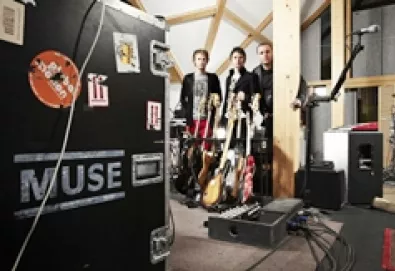 Muse celebrará uma década de "Origin of Symmetry" nos festivais ingleses deste ano