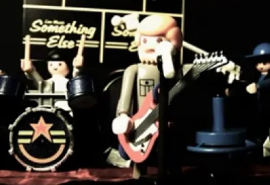 Vídeo clássico do Joy Division é regravado em versão Lego
