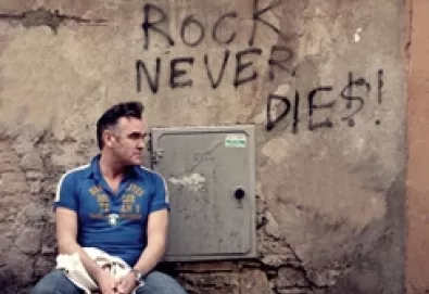 Morrissey reedita single com faixas inéditas e anuncia nova coletânea