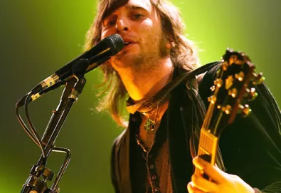 Vocalista do Jet desmaia durante show em Londres