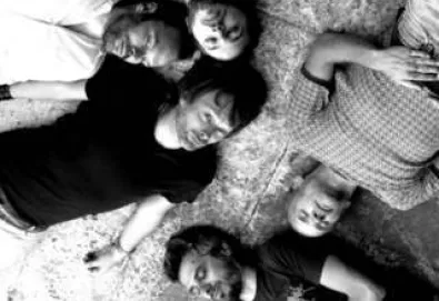 Líder do Radiohead convida músico brasileiro e Flea, baixista do Red Hot Chili Peppers, para sua nova turnê