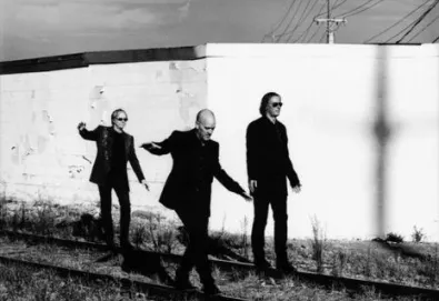 Veja: R.E.M. lança vídeos para "Überlin" e "It Happened Today"