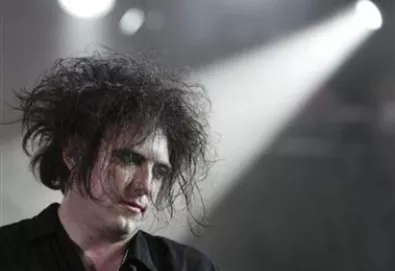 Divulgado vídeo de "Not In Love", parceria entre vocalista do The Cure e Crystal Castles