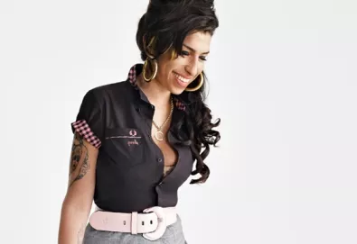 Ouça a versão de Amy Winehouse para o clássico do Ruby & The Romantics