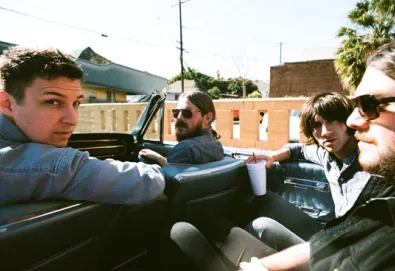 Arctic Monkeys mostra em show duas novas músicas do novo álbum