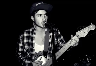 Ouça o novo álbum do Black Lips; "Arabian Nights" tem produção de Mark Ronson