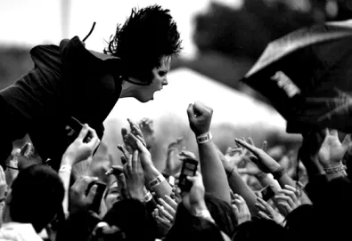 Crystal Castles, Chris Cornell e Duff Mckagan's Loaded são as novas atrações do festival chileno Maquinaria