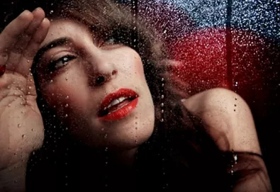 Feist publica vídeo misterioso em seu site; "Mais em breve" diz cantora