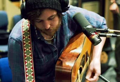 Fleet Foxes apresenta nova música na TV americana; assista "Sim Sala Bim"