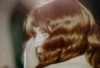 Videoclipe: Florence & the Machine - "Shake It Out"