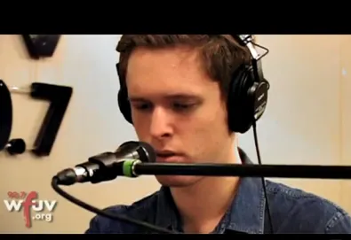 James Blake interpreta "Limit To Your Love" ao vivo em rádio americana; veja aqui