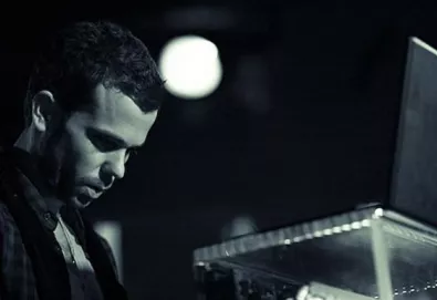 M83 disponibiliza nova faixa de "Hurry Up, We're Dreaming"; "Intro" traz participação de Zola Jesus