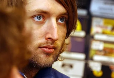 Baixista do The Killers lança trabalho solo