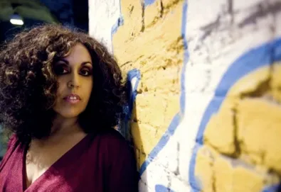 Poly Styrene, ex-vocalista do X-Ray Spex, morre aos 53 anos