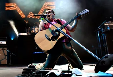 Stereogum seleciona as 30 melhores covers feitas pelo Weezer; banda interpreta canções do Green Day, Nirvana, Pixies, Beatles, entre outros