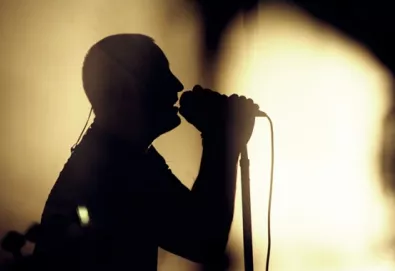 Trent Reznor e Karen O fazem versão de "Immigrant Song" do Led Zeppelin; faixa estará na trilha do novo filme de David Fincher