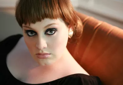 Adele supera Beatles e Pink Floyd nos Estados Unidos