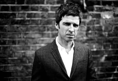 Ouça a primeira faixa de Noel Gallagher e Amorphous Androgynous: "Shoot A Hole Into The Sun"