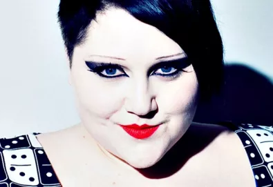Gossip estreia vídeo de "Move in the Right Direction"