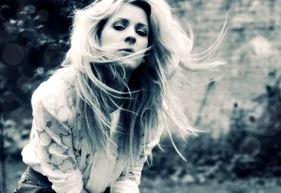 Novo vídeo de Ellie Goulding traz fotos dos fãs feitas no Instagram