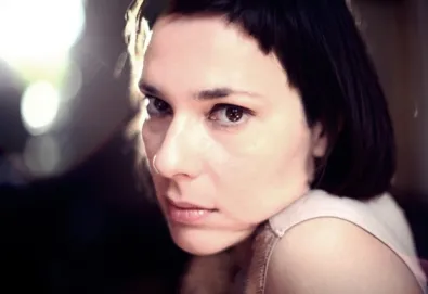 Veja o novo vídeo de Laetitia Sadier (Stereolab)