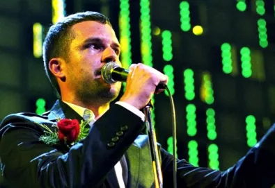 The Killers faz cover de "Don't Look Back in Anger" do Oasis no V Festival