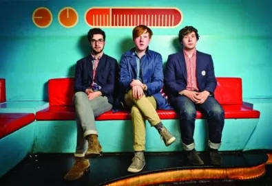 Two Door Cinema Club faz versão de "Enter Sandman" do Metallica