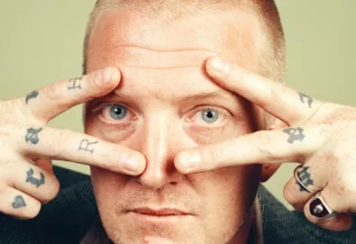 Queens Of The Stone Age faz versão de Mark Lanegan; ouça aqui "100 Days"