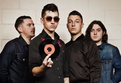 Novo single do Arctic Monkeys: "Do I Wanna Know" [vídeo]