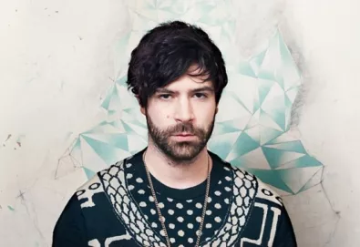 Foals anuncia versão remixada de "Holy Fire"