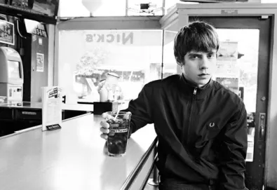 Jake Bugg grava versão de "Slide Away" do Oasis