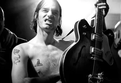 The Brian Jonestown Massacre retorna com "Aufheben"; ouça "I Want to Hold Your Other Hand" 