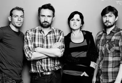 Cranberries faz versão de clássico do The Cure; ouça aqui "In Between Days" na voz de Dolores O'Riordan