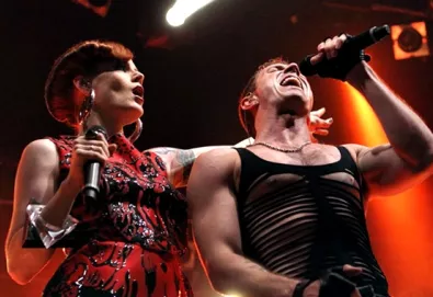 Novo single do Scissor Sisters tem produção de Calvin Harris; ouça aqui "Only The Horses"