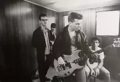 Andy Rourke, baixista dos Smiths, morre aos 59 anos