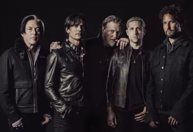 Queens Of The Stone Age compartilha a faixa “Carnavoyeur”