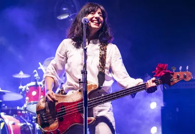 Pixies anuncia saída de Paz Lenchantin e a nova baixista é Emma Richardson