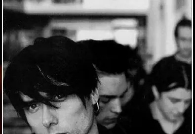 Suede anuncia duas novas apresentações na Europa