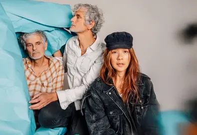 Ouça: Blonde Redhead — "Blood Spilled"