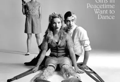 Ouça o novo álbum do Belle and Sebastian - 'Girls In Peacetime Want to Dance'