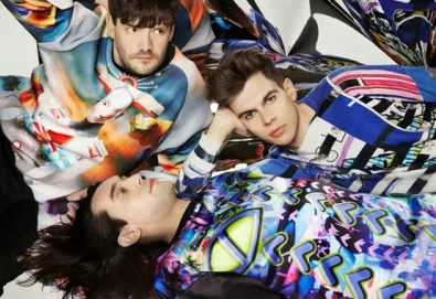 Klaxons remixado por Tom Rowlands (Chemical Brothers); ouça "Love Frequency"