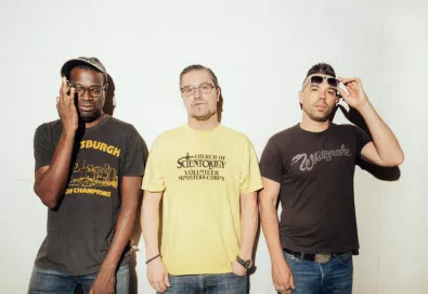 Nevermen, supergrupo formado por Mike Patton e Tunde Adebimpe, lança primeira música
