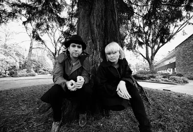 Ouça: The Raveonettes - "Fast Food"