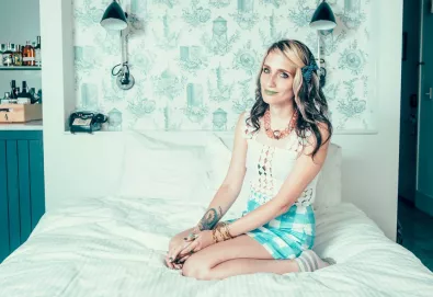 Vídeo: Sad13 - "Less Than 2"