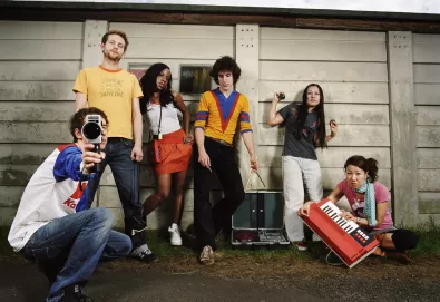 Vídeo: The Go! Team - "The Scene Between"
