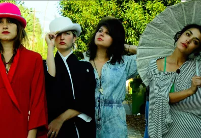 Versão remix: Warpaint - "New Song" (Por Mike D)
