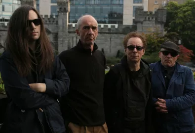 Ouça: Wire - "Diamonds In Cups"