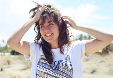 Courtney Barnett anuncia primeiro álbum; Veja vídeo de primeiro single - "Pedestrian At Best"